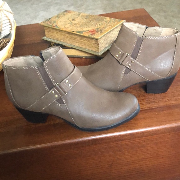 naturalizer sybil bootie